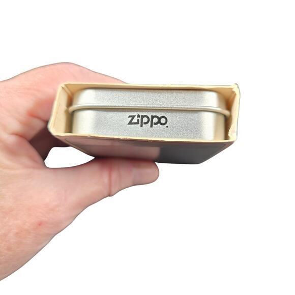 ZIPPO 1997 CAMBRIDGE DINER POLISHED CHROME LIGHTER 370S IN BOX EXCELLENT COND. - Picture 11 of 13